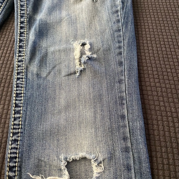 Silver Jeans Lola 17” Straight Distressed Bootcut - Picture 7 of 9